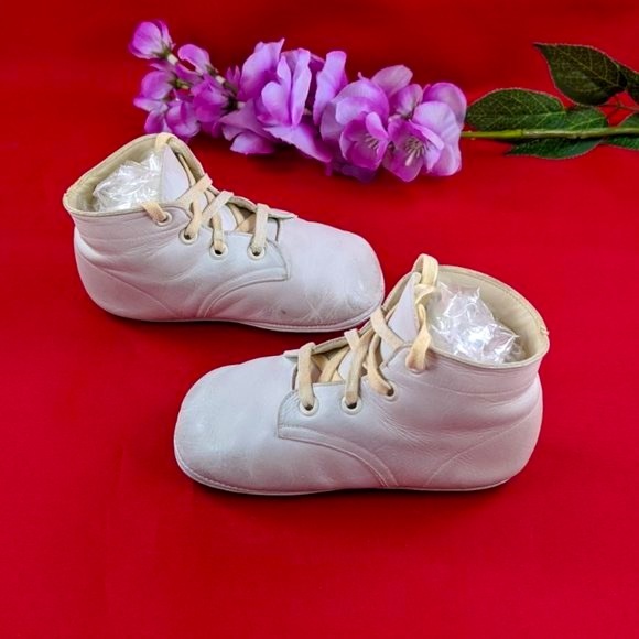 Vintage Mrs. Day's White Leather Lace Up Baby Shoes 3 - Picture 4 of 12